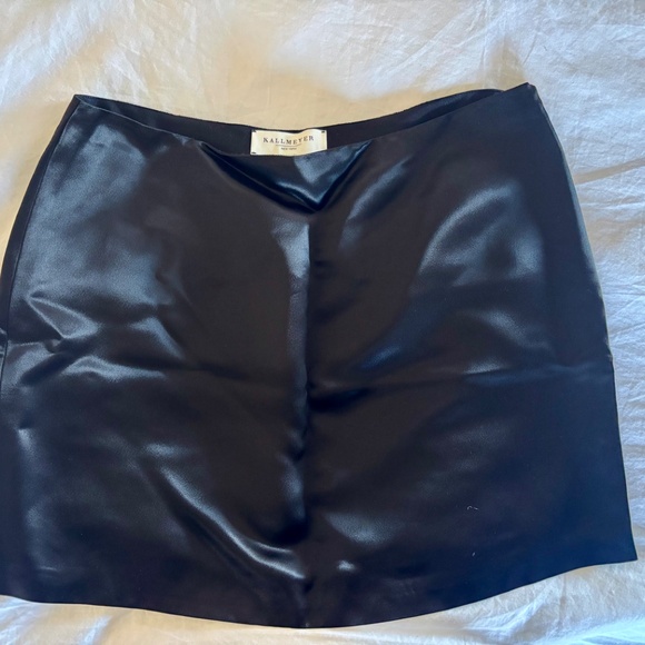 NWT KALLMEYER Shiloh Miniskirt in Liquid Twill (6) - Picture 3 of 3